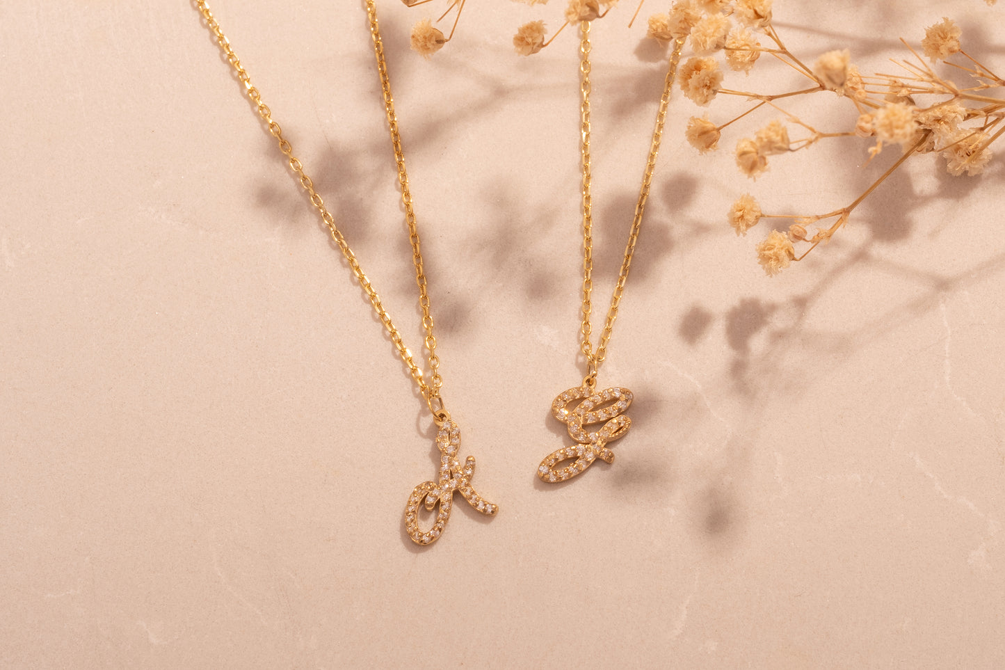 Sallantılı Taşlı Harf Kolye | 14 Ayar Altın