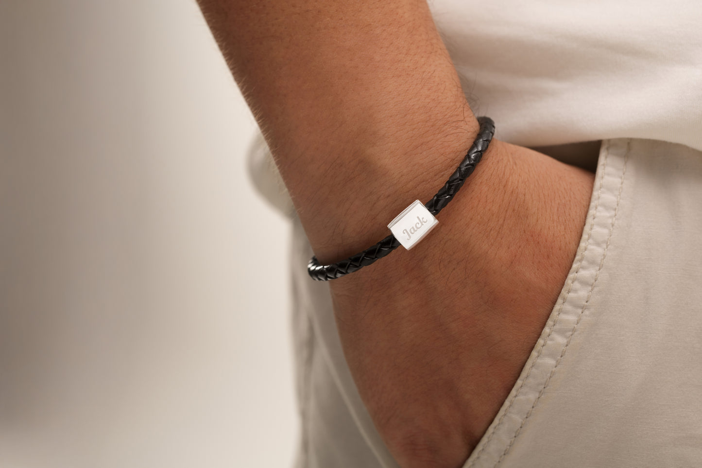 Gümüş Bagetli Siyah Örgü Deri Bileklik | 925 Gümüş