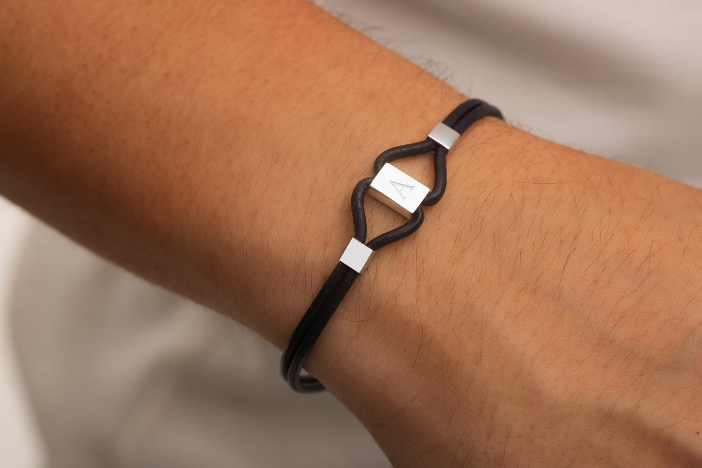 Dikdörtgen Küp Harfli Siyah İnce Düz Deri Bileklik | 925 Gümüş