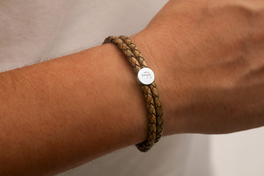 Gümüş Kaplama Tek Harfli Kahverengi Örgü Deri Bileklik | 925 Gümüş