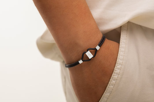 Dikdörtgen Küp Harfli Siyah İnce Düz Deri Bileklik | 925 Gümüş
