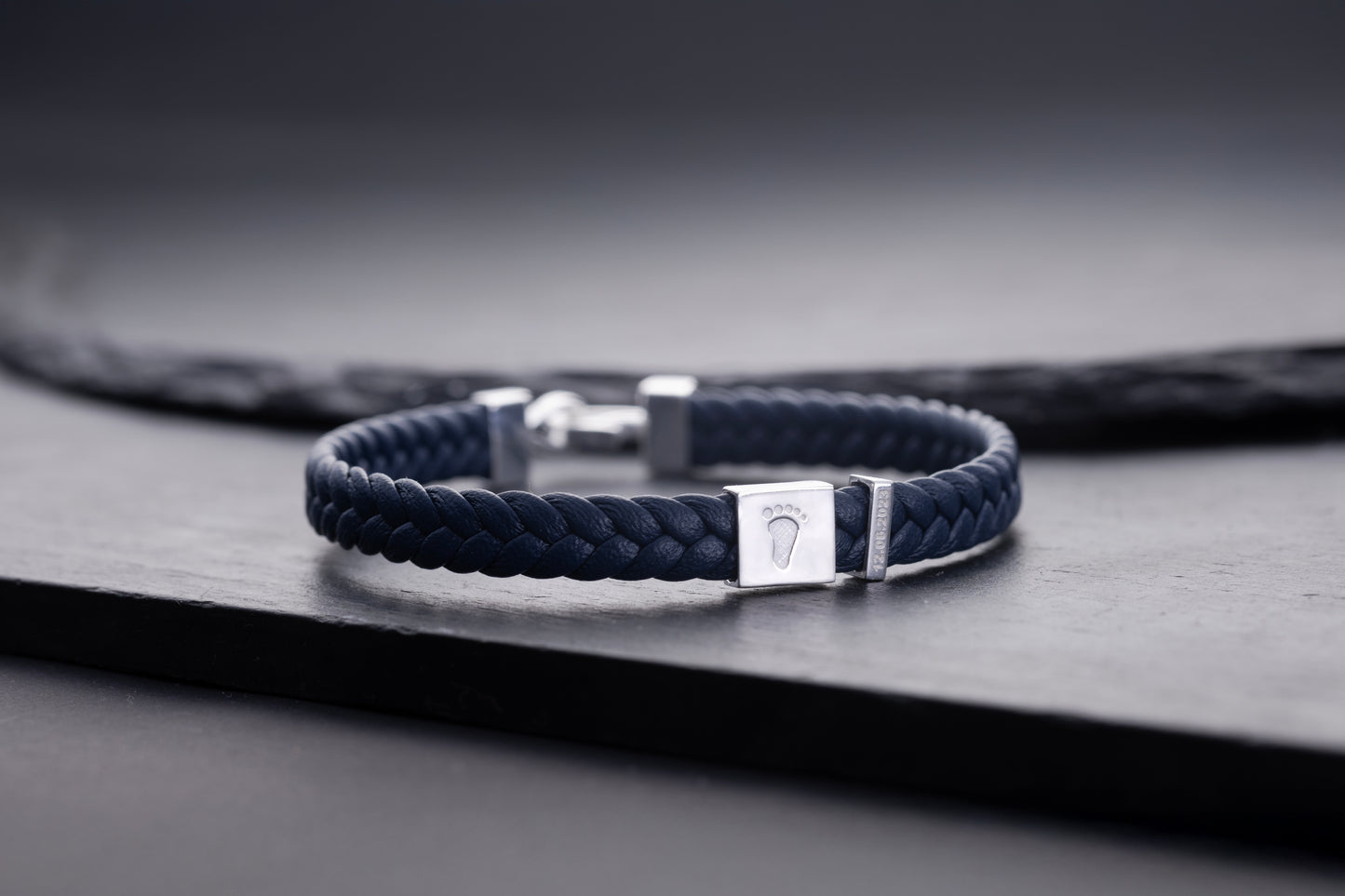 Gümüş Bagetli Presli Örgü Deri Bileklik | 925 Gümüş