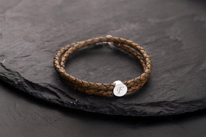 Gümüş Kaplama Tek Harfli Kahverengi Örgü Deri Bileklik | 925 Gümüş