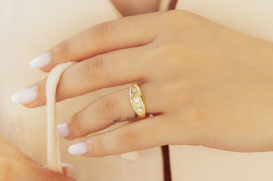 Üç Yuvarlaklı Zirkon Taşlı Gömülü Yüzük | 925 Gümüş