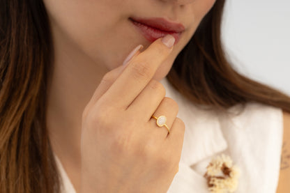 Oval Ay Taşı Yüzük | 14 Ayar Altın