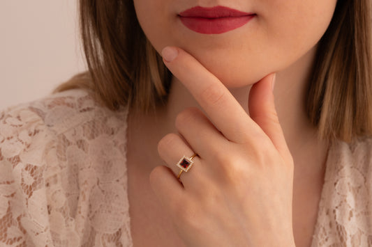 Kare Taşlı Minimal Yüzük | 14 Ayar Altın