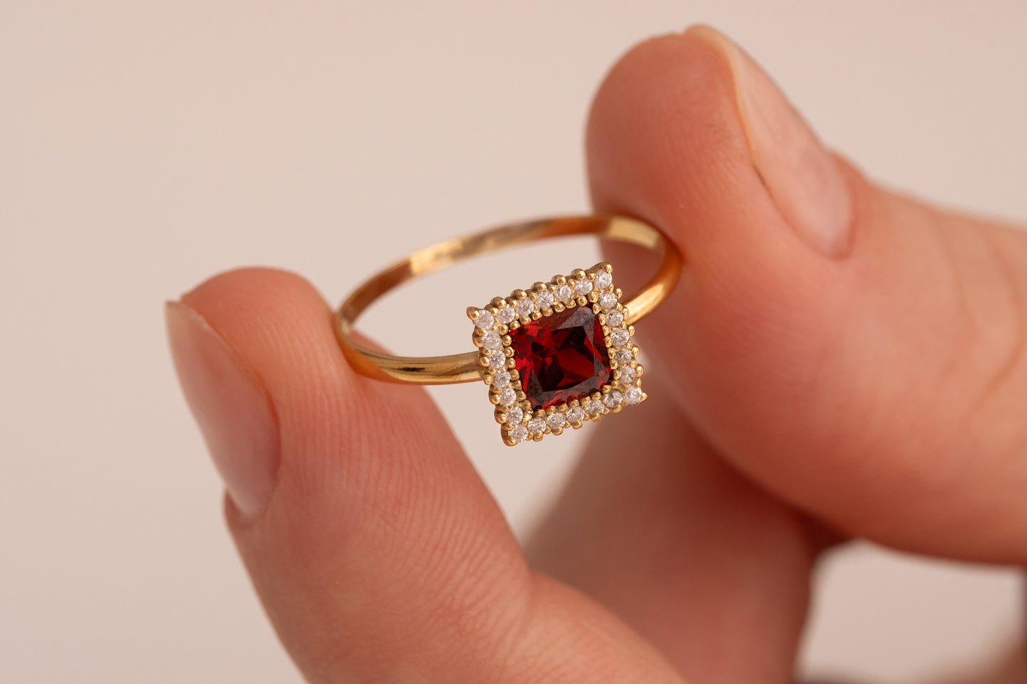 Kare Taşlı Minimal Yüzük | 14 Ayar Altın