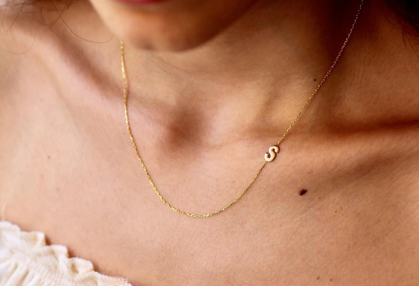 Köprücük Kemiği Harf Kolye | 925 Gümüş