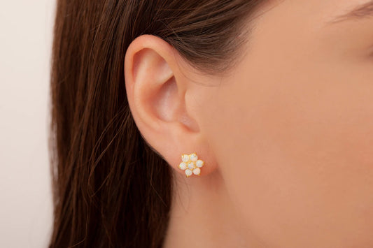 Çiçek Figürlü Beyaz Opal Küpe | 925 Gümüş