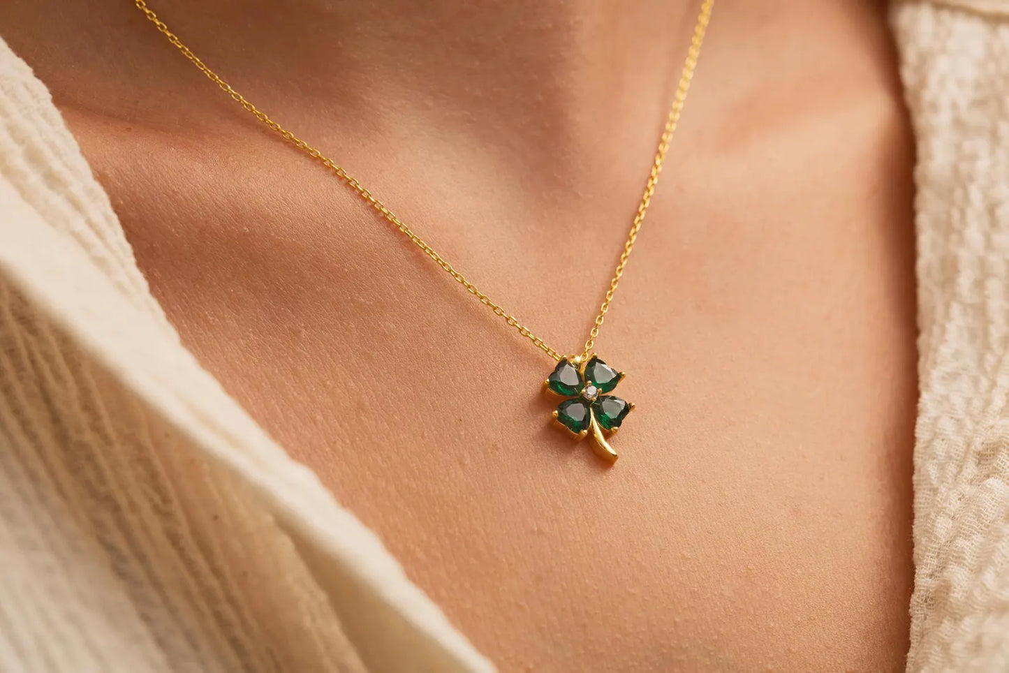 Zümrüt Taşlı Yonca Şans Kolyesi | 925 Gümüş